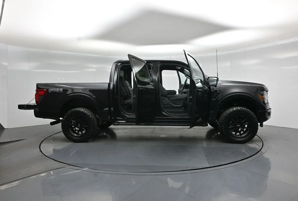 New 2026 Agate Black Metallic Ford XLT image 4