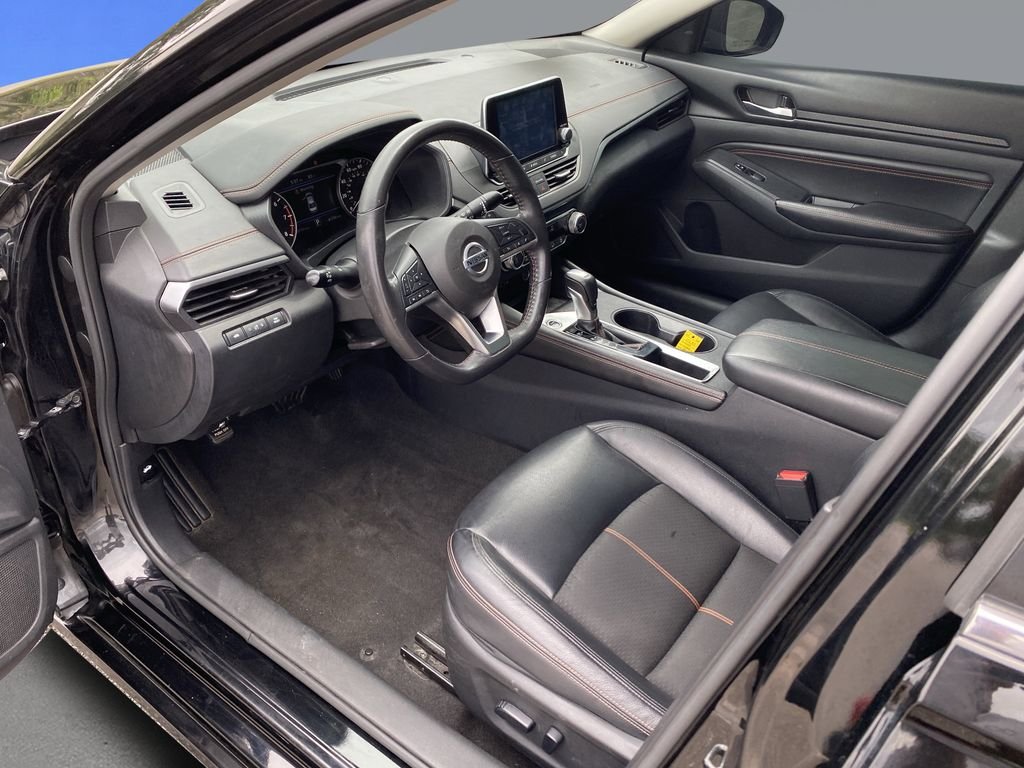 Used 2022 Super Black Clearcoat Nissan 2.5 SR image 10