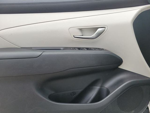 Used 2025 White Hyundai SEL image 10