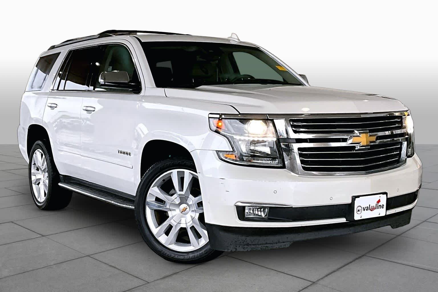 Used 2017 Iridescent Pearl Tricoat Chevrolet Premier image 3