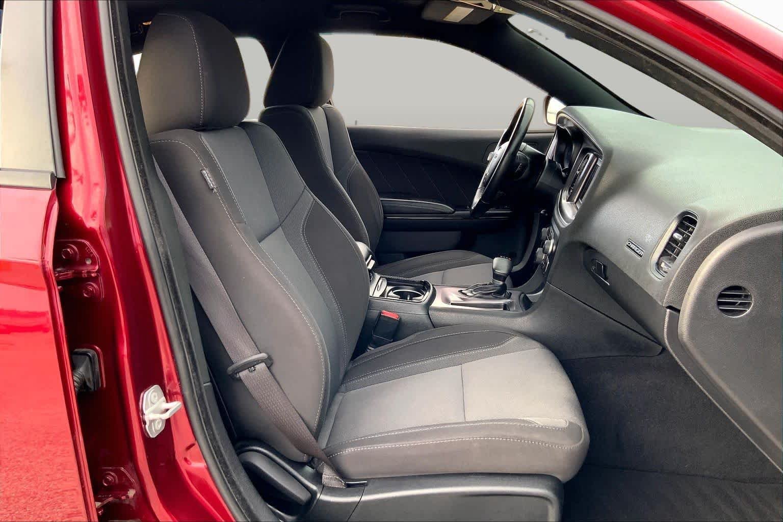 Used 2019 Octane Red Pearlcoat Dodge SXT image 9