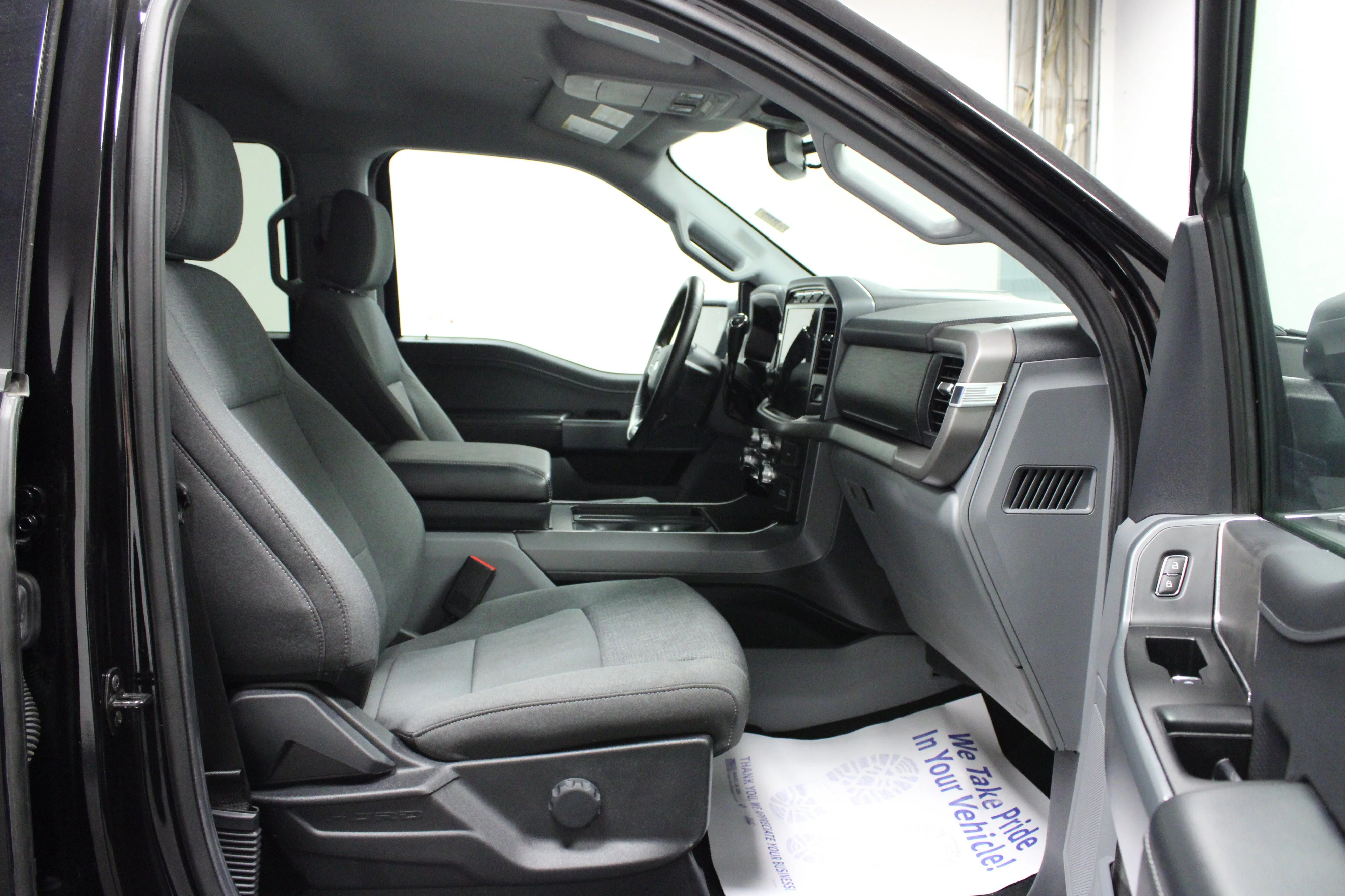 Used 2024 Agate Black Metallic Ford XLT image 16