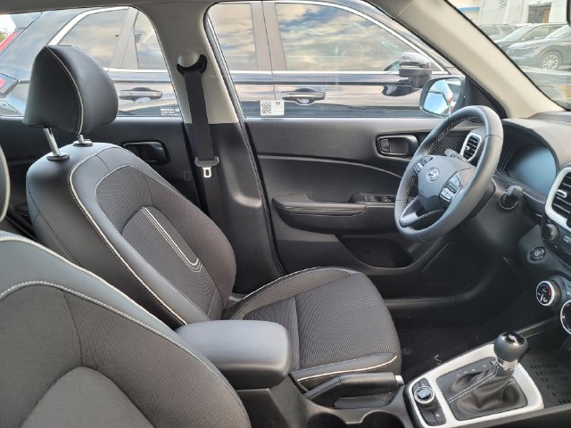 Used 2025 Green Hyundai Limited image 4