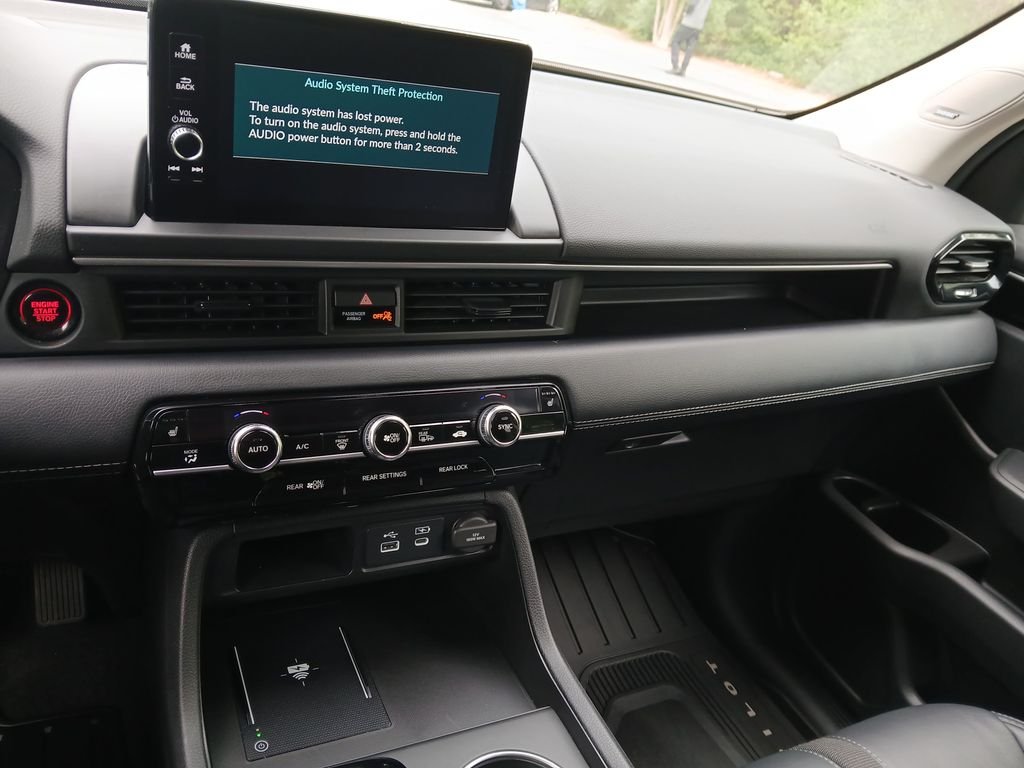 Used 2025 White Honda Touring image 32