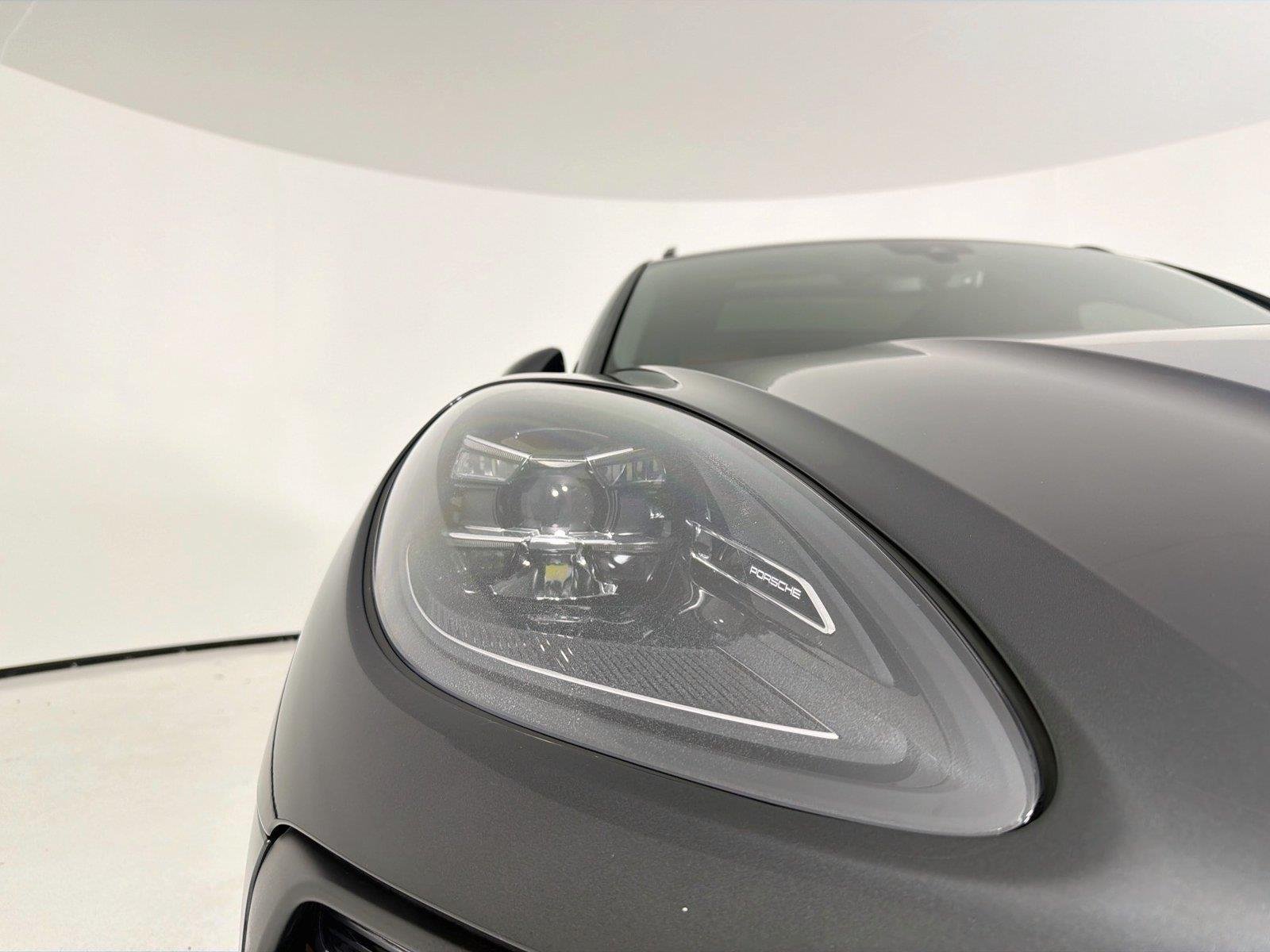 Used 2024 Volcano Grey Metallic Porsche  image 33