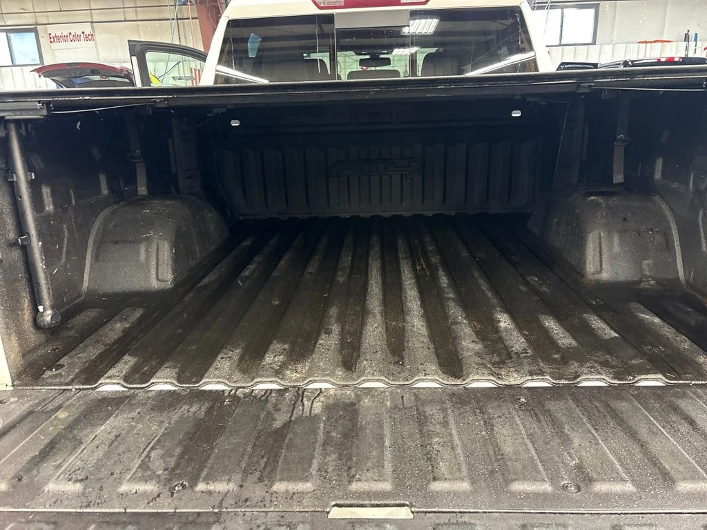 Used 2020 White GMC AT4 image 28