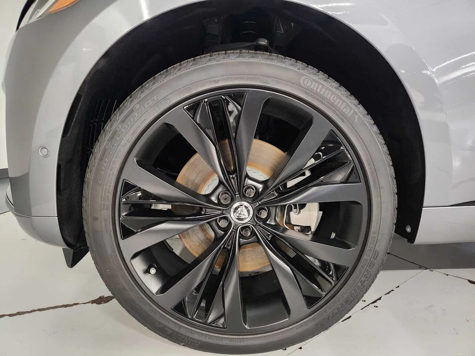 New 2026 Eiger Grey Metallic Jaguar R-Dynamic S image 13