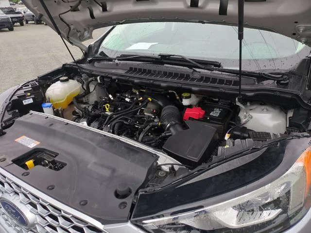 Used 2024 Silver Ford SE image 34