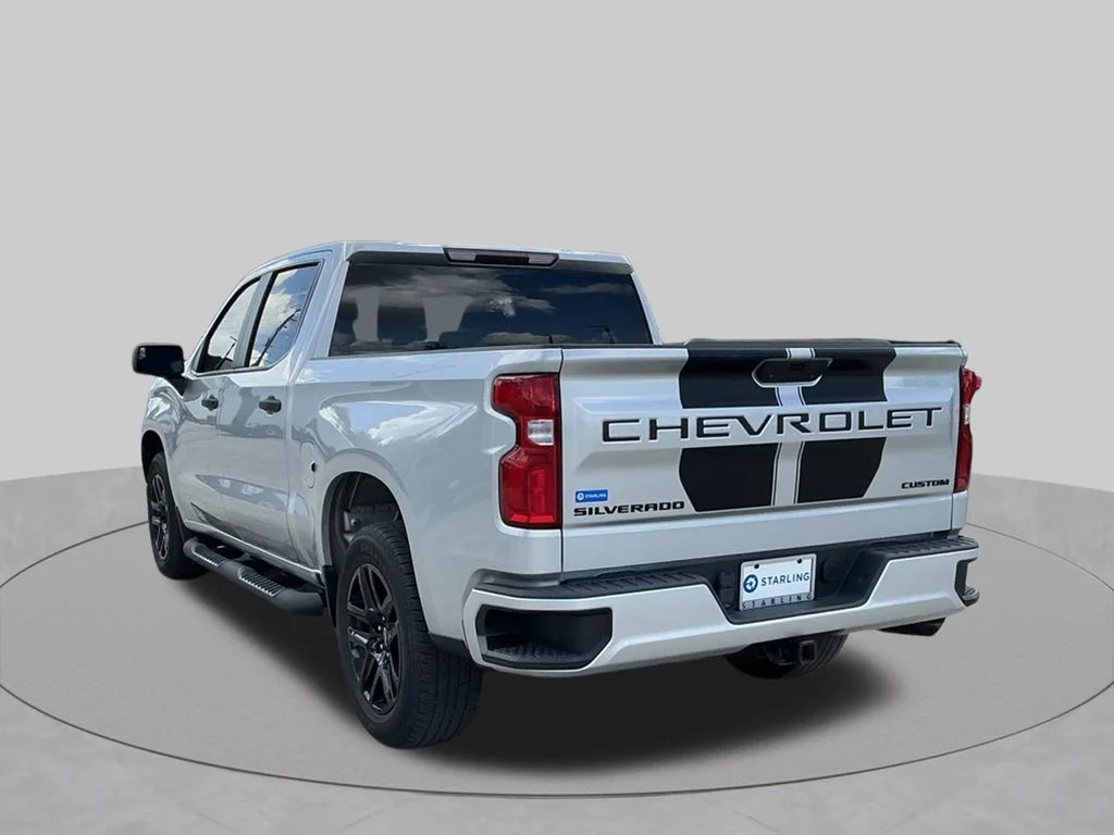 Used 2022 Silver Chevrolet Custom image 7