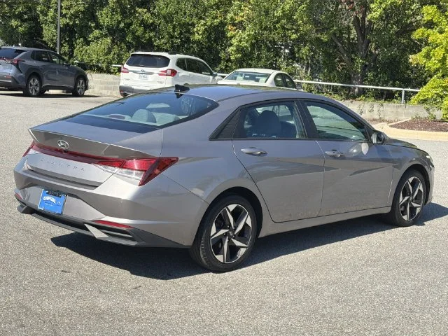Used 2023 Silver Hyundai SEL image 13