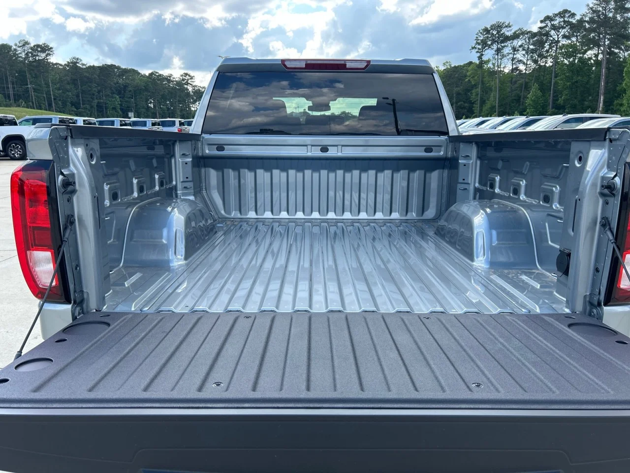 New 2026 Sterling Metallic GMC Elevation image 7