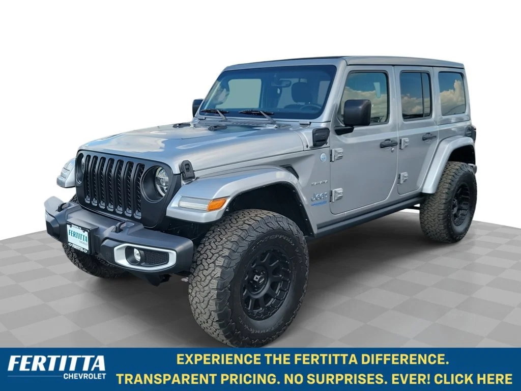 Used 2021 Silver Jeep Unlimited Sahara 4x4 image 1