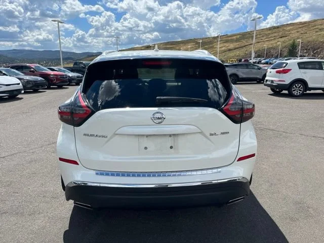Used 2021 Pearl White Tricoat Nissan SL image 9