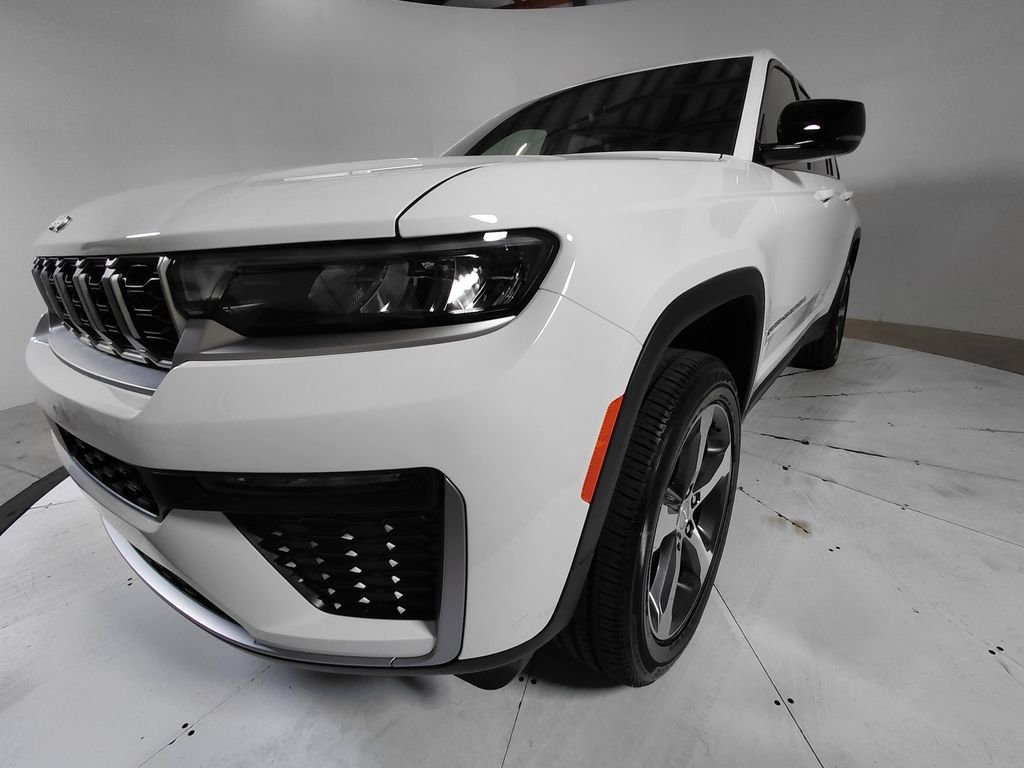 New 2026 Bright White Clear-Coat Exterior Paint Jeep Limited image 3