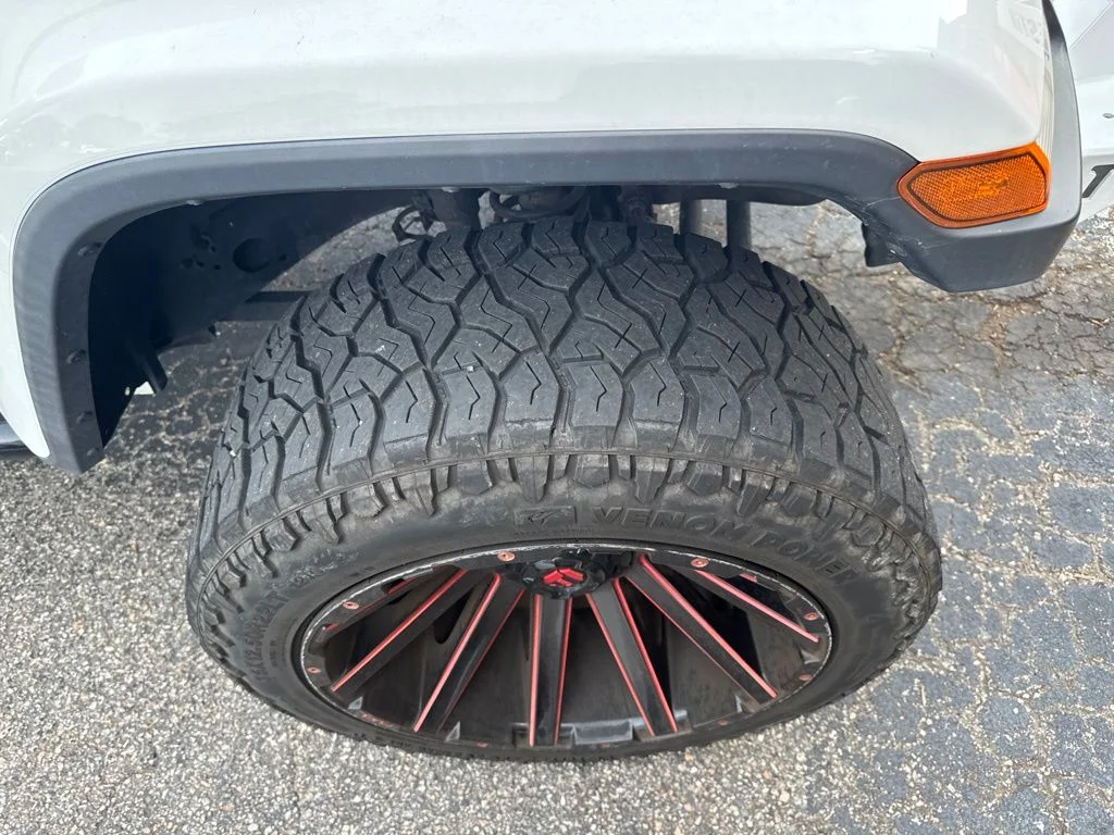 Used 2020 White/off-white Jeep Unlimited Sahara image 12