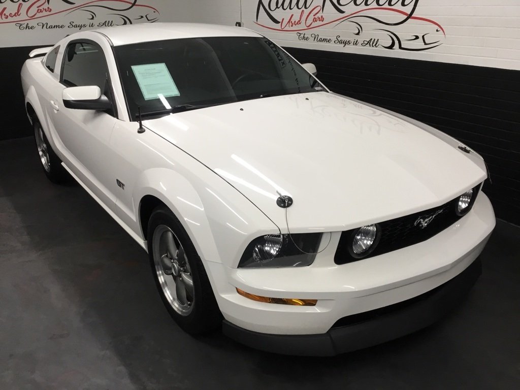 2005 Ford Mustang GT Premium photo 2