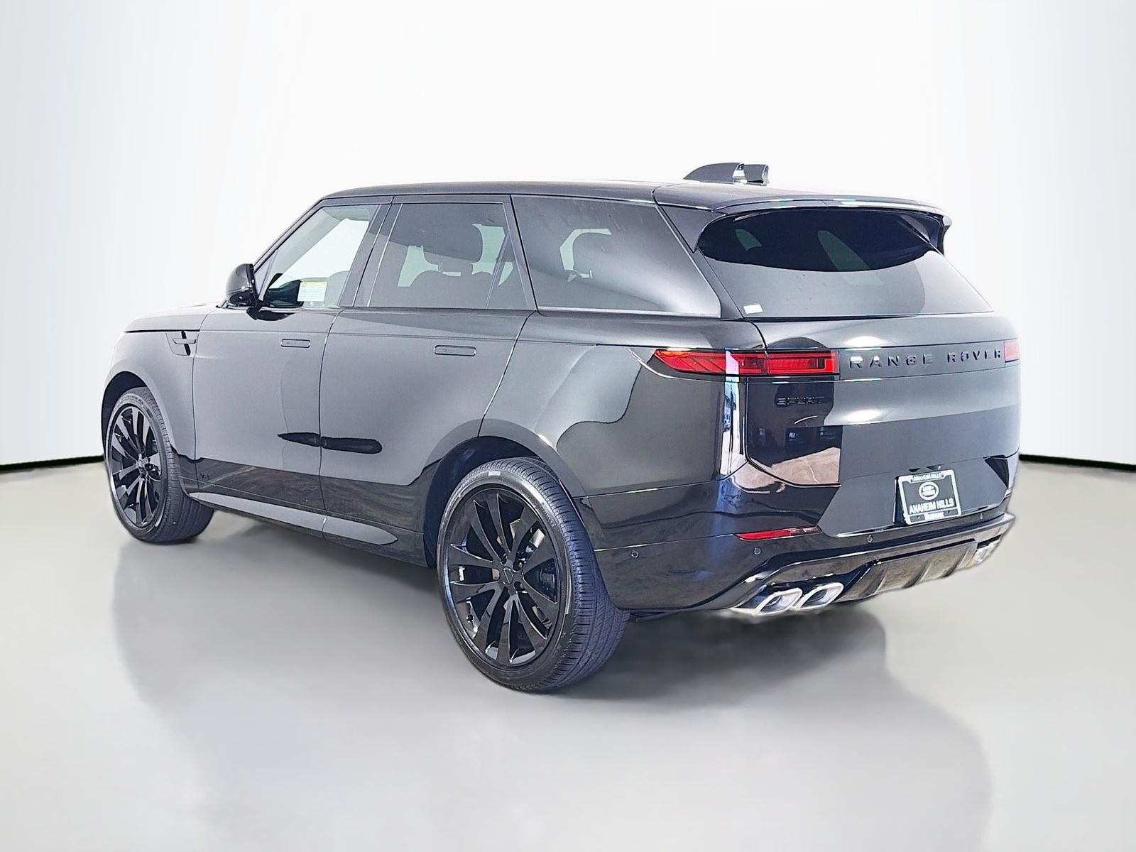 New 2026 Santorini Black Land Rover Dynamic SE image 3