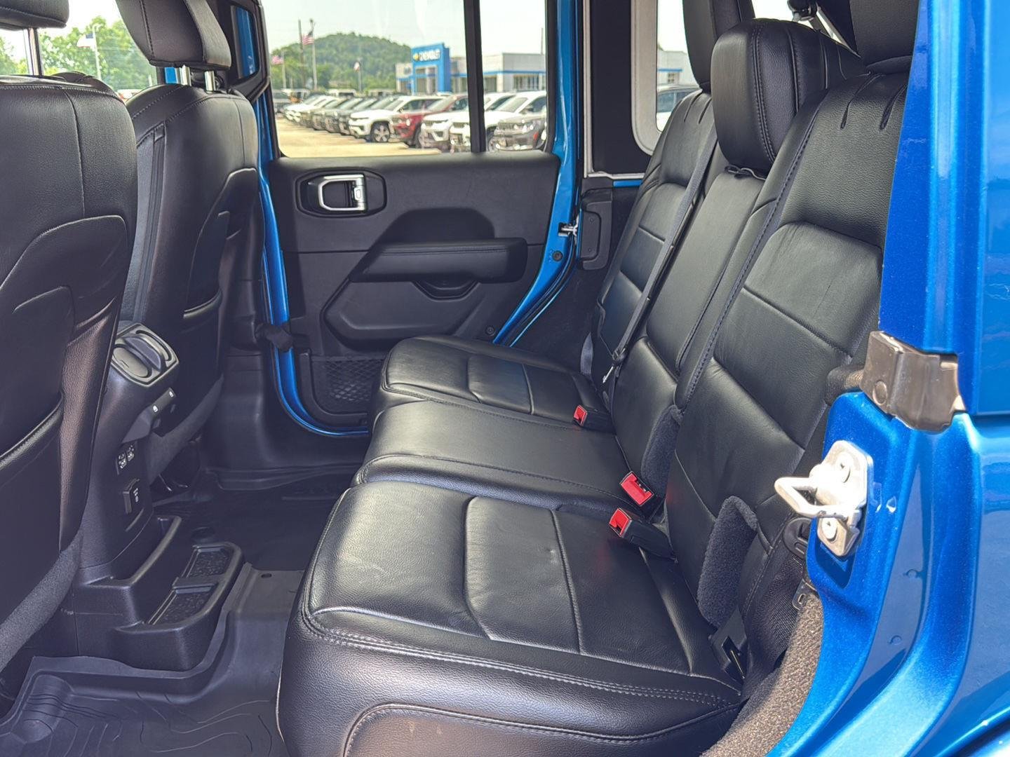 Used 2022 Hydro Blue Pearlcoat Jeep Unlimited Sahara Altitude image 10