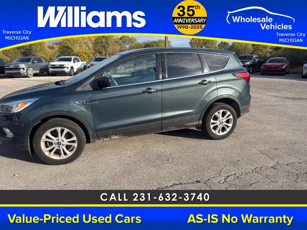 Used 2019  Ford SE image 2