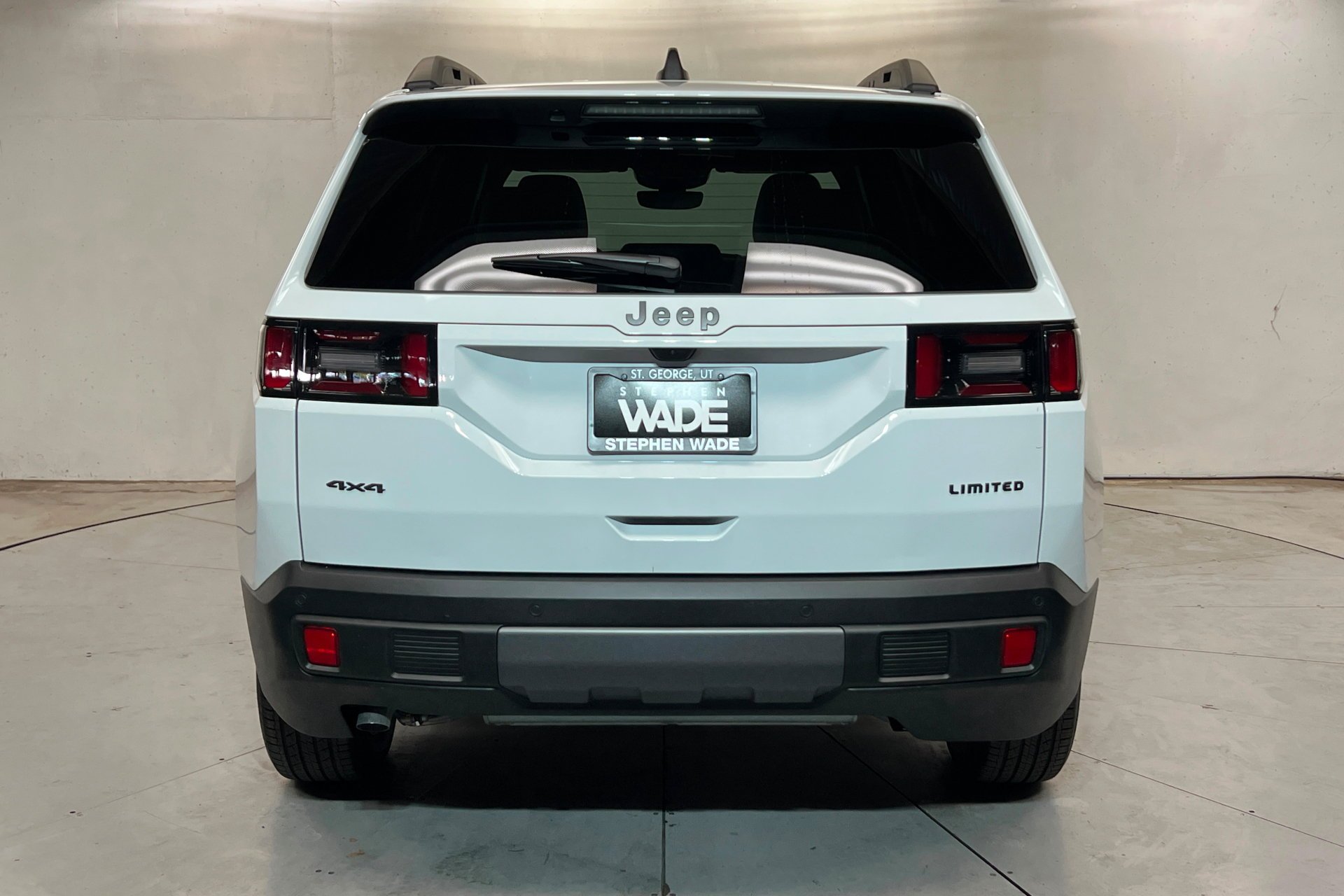 New 2026 Bright White Clear-Coat Exterior Paint Jeep Limited image 5
