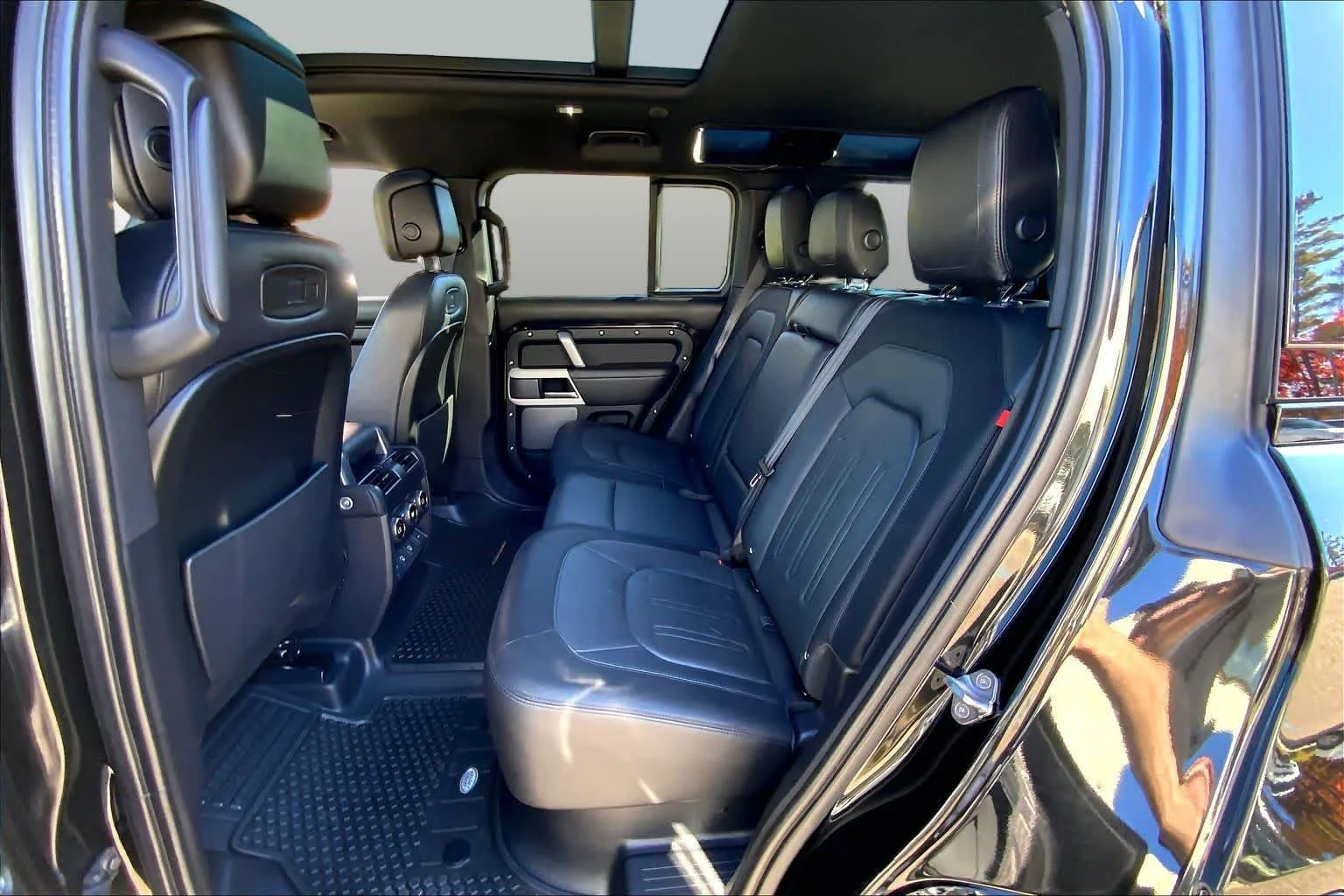 Used 2022 BLACK Land Rover X-Dynamic HSE image 19