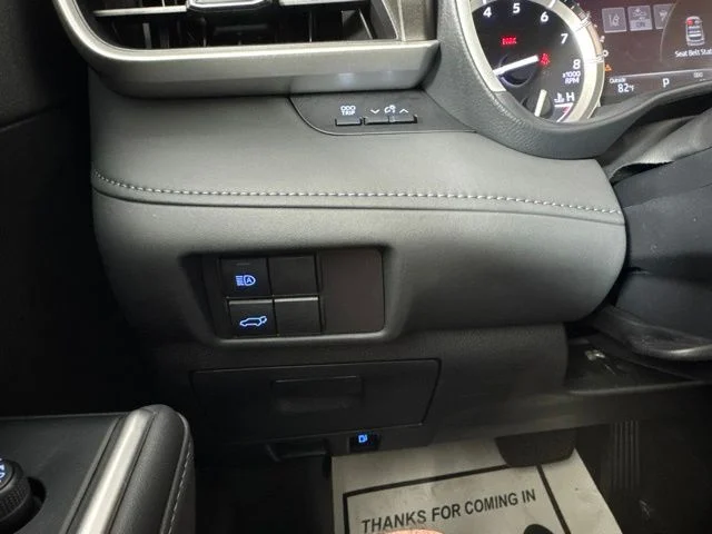 Used 2022 Pearl Toyota XLE image 20