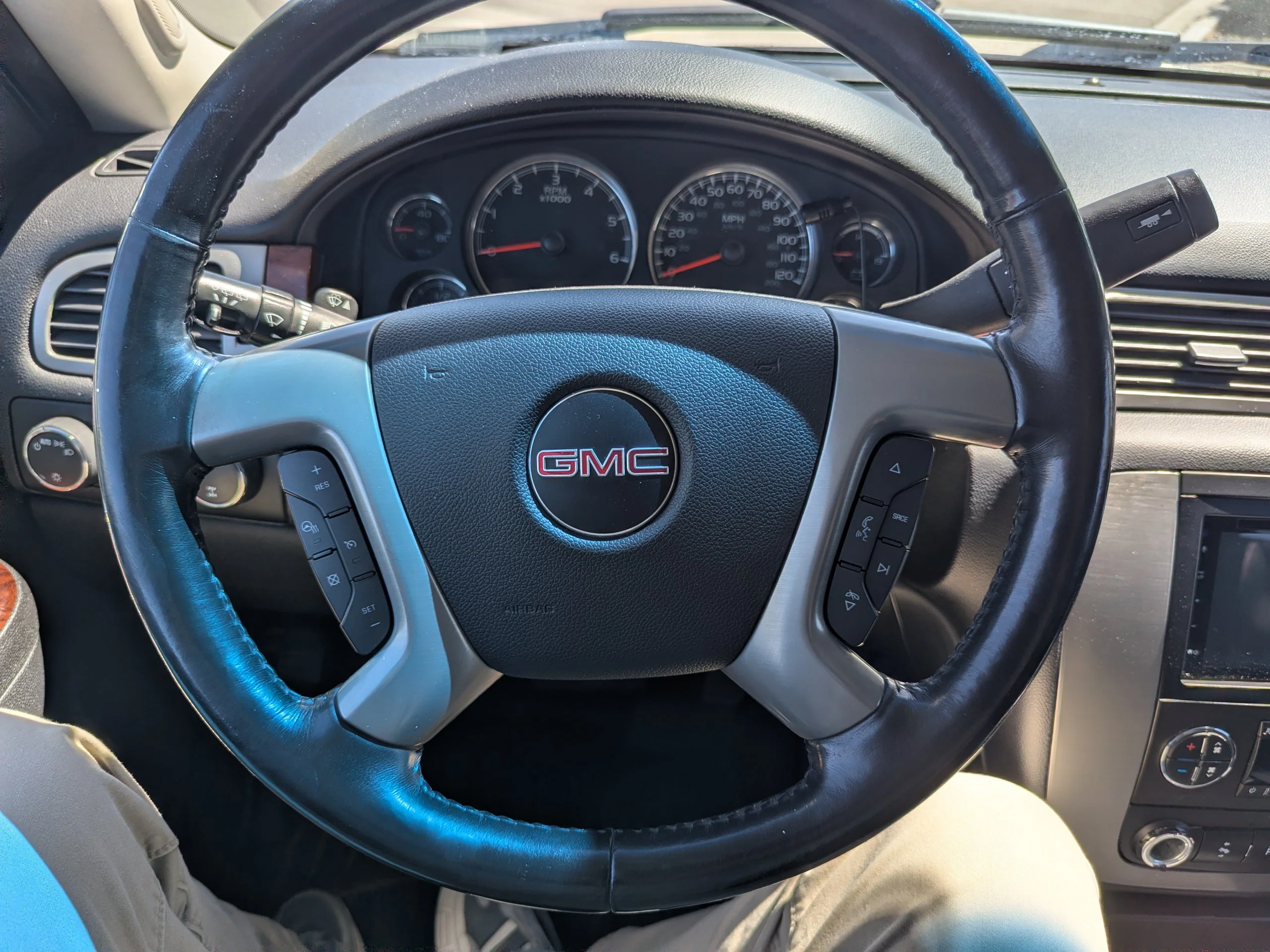 Used 2014 White Diamond Tricoat GMC SLT image 16