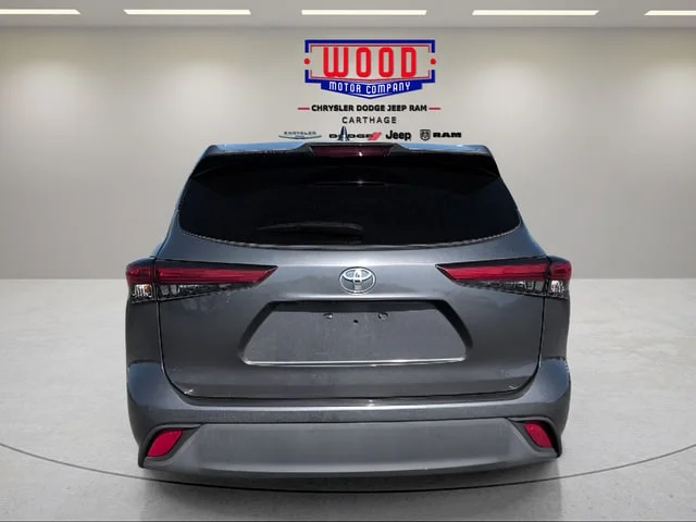 Used 2021 Magnetic Gray Metallic Toyota XLE image 6
