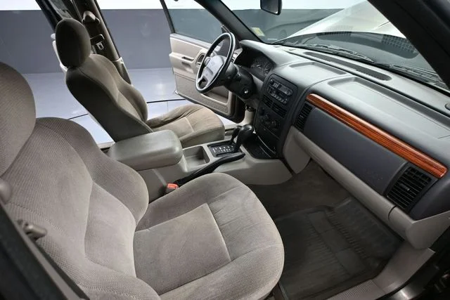 Used 1999 Gray Jeep Laredo image 39