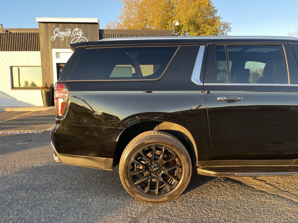 2022 Chevrolet Suburban Premier photo 4