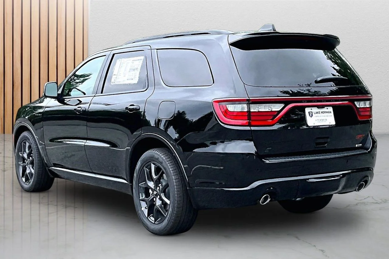 New 2026 Diamond Black Clear-Coat Exterior Paint Dodge GT Plus HEMI V8 image 7