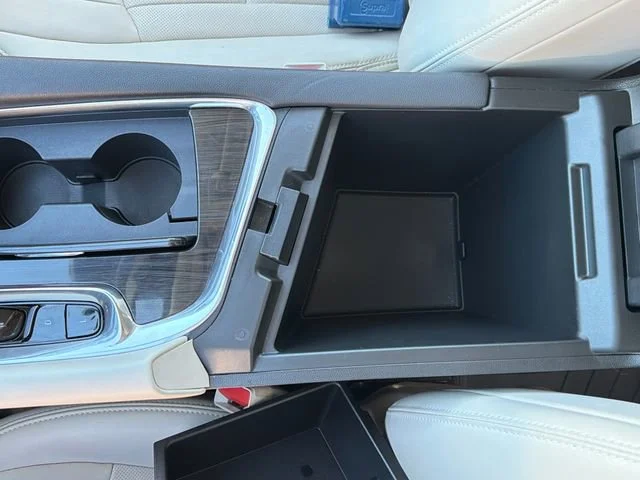 Used 2023 Summit White Buick Essence image 28