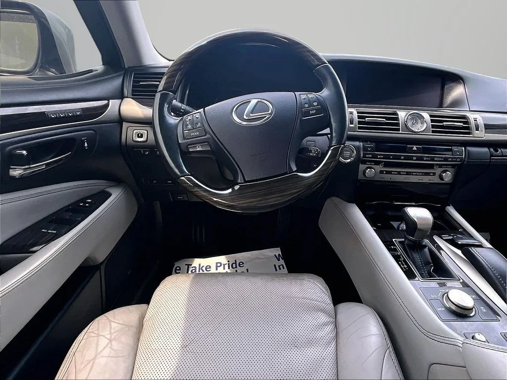 Used 2014 Silver Lexus 460 image 5