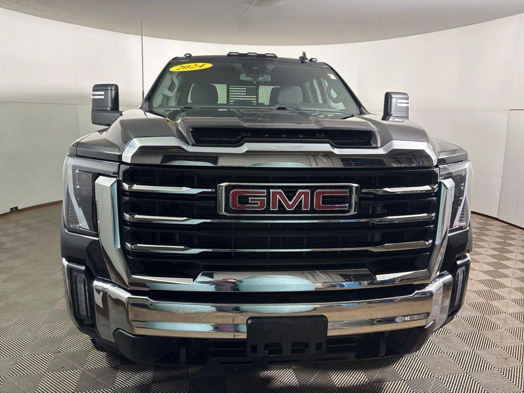 Used 2024 Onyx Black GMC SLE image 23