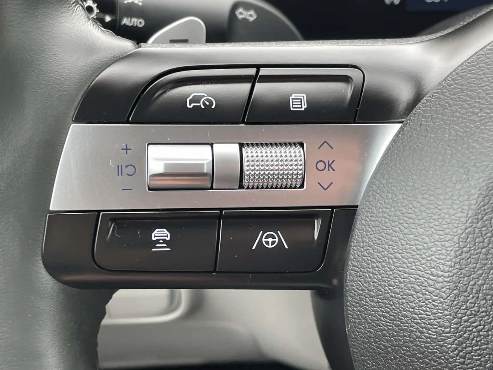 Used 2025 Shimmering Silver Hyundai Limited image 39