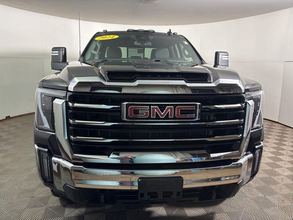 Used 2024 Onyx Black GMC SLE image 23