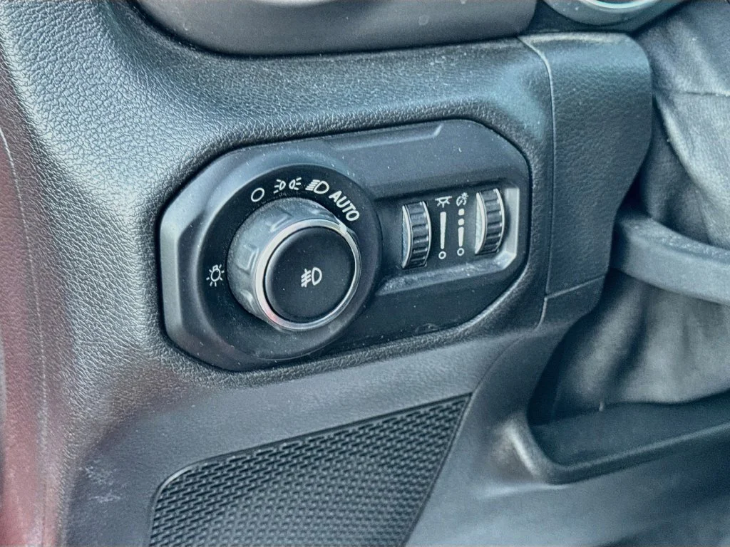 Used 2018 Orange Jeep Unlimited Sport S image 11