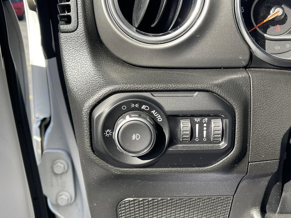 2022 Jeep Wrangler Unlimited Sahara - Photo 29
