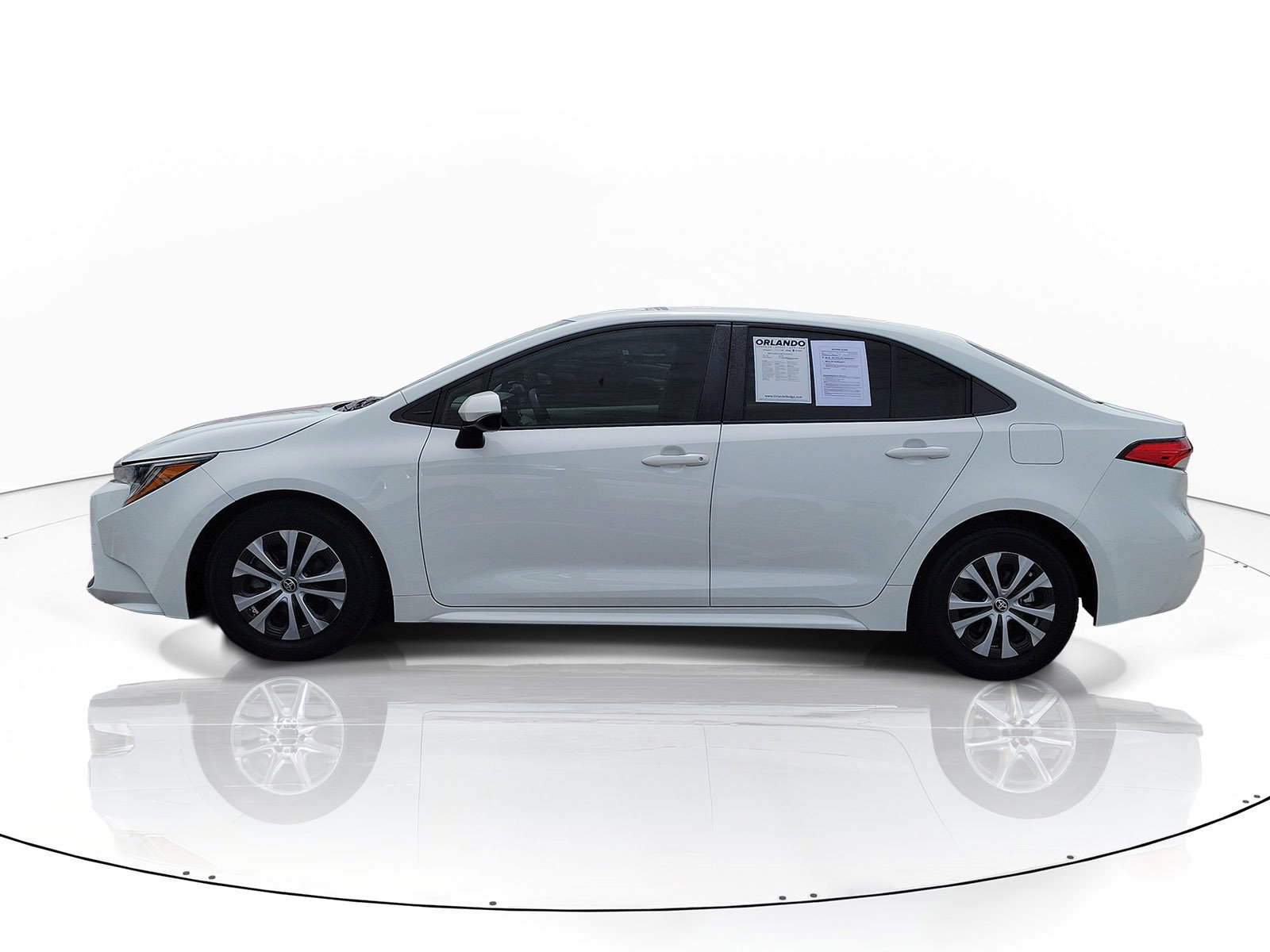 Used 2022 White Toyota Hybrid LE image 4