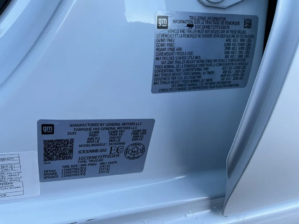 Used 2026 Summit White Chevrolet LT image 31