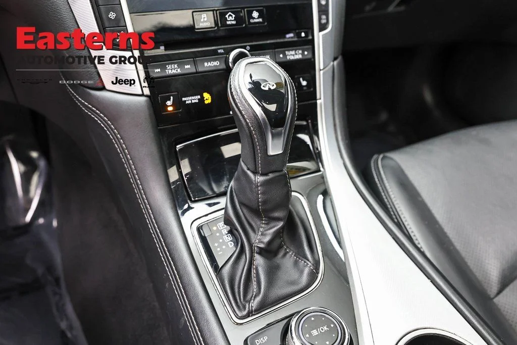 Used 2023 White INFINITI LUXE image 21