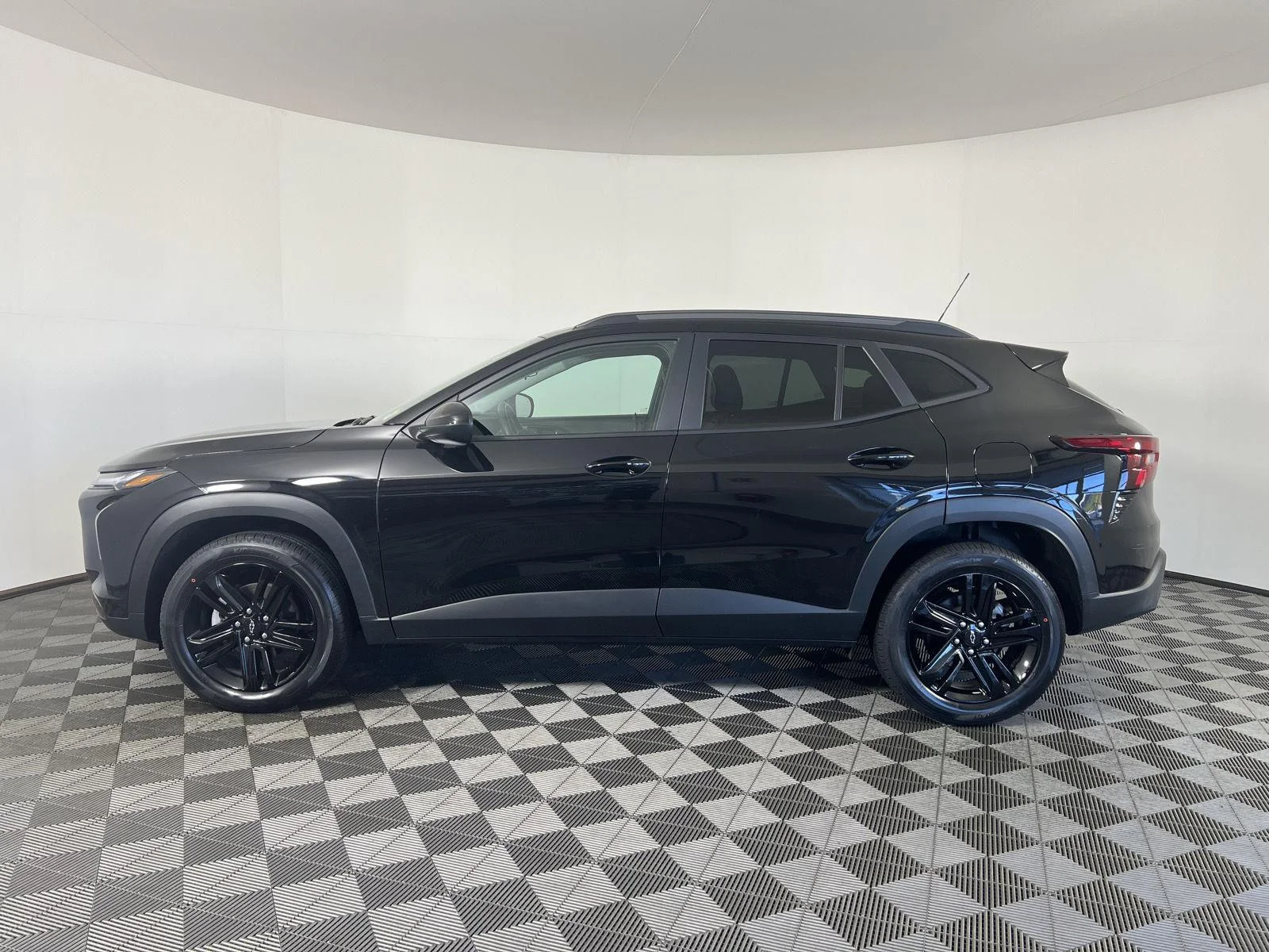 Used 2024 Mosaic Black Metallic Chevrolet ACTIV image 27