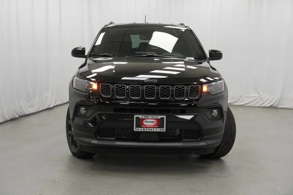 New 2026 Diamond Black Crystal Pearlcoat Jeep Latitude image 7