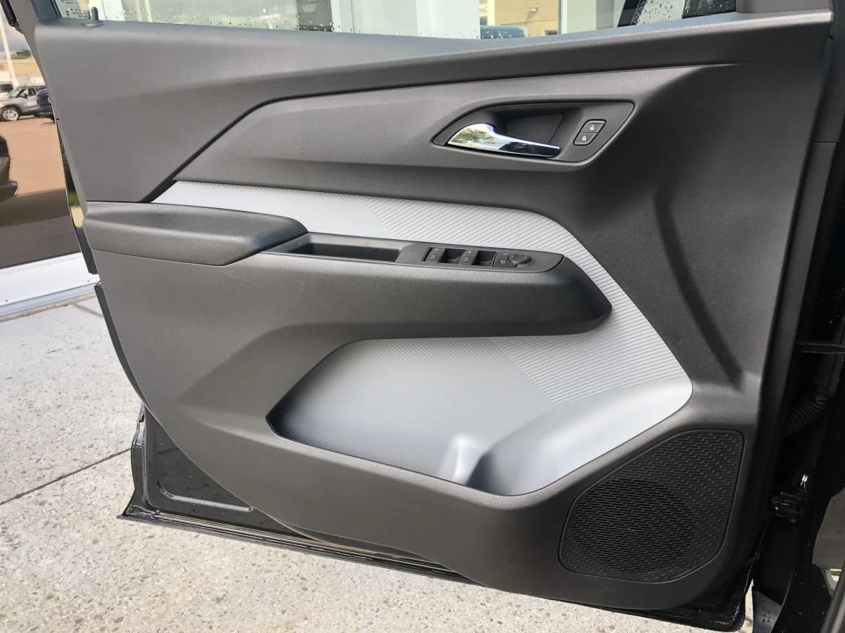 New 2027 Black Chevrolet Fwd 4dr Lt image 18