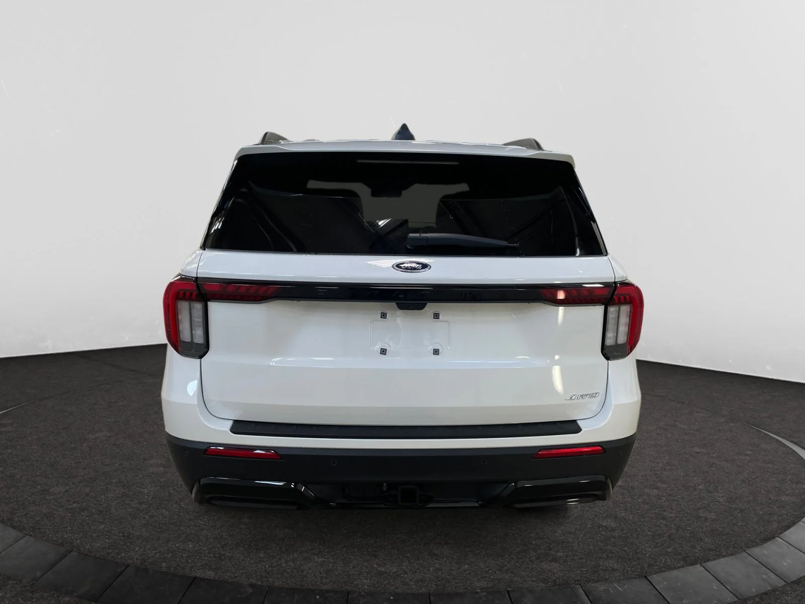 New 2026 Star White Metallic Tri-Coat Ford ST-Line image 4