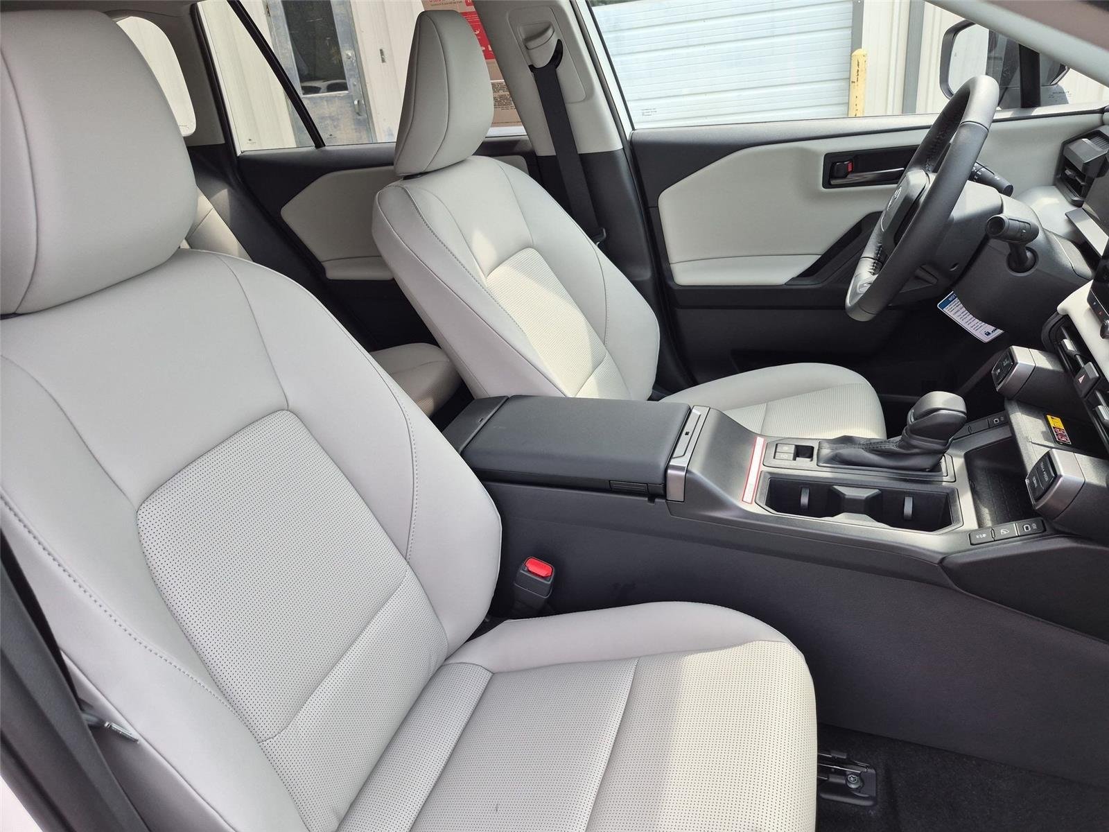 New 2026 Ice Cap Toyota XLE Premium image 36