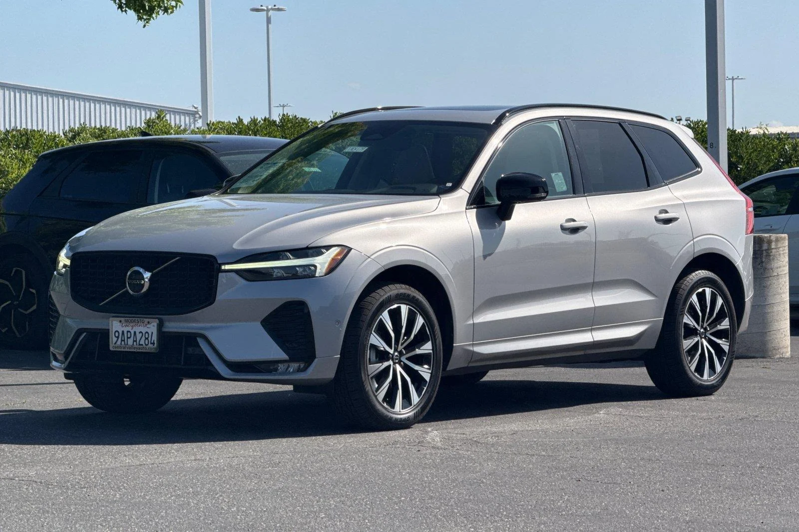 Used 2023 Silver Dawn Metallic Volvo Plus Dark Theme image 8
