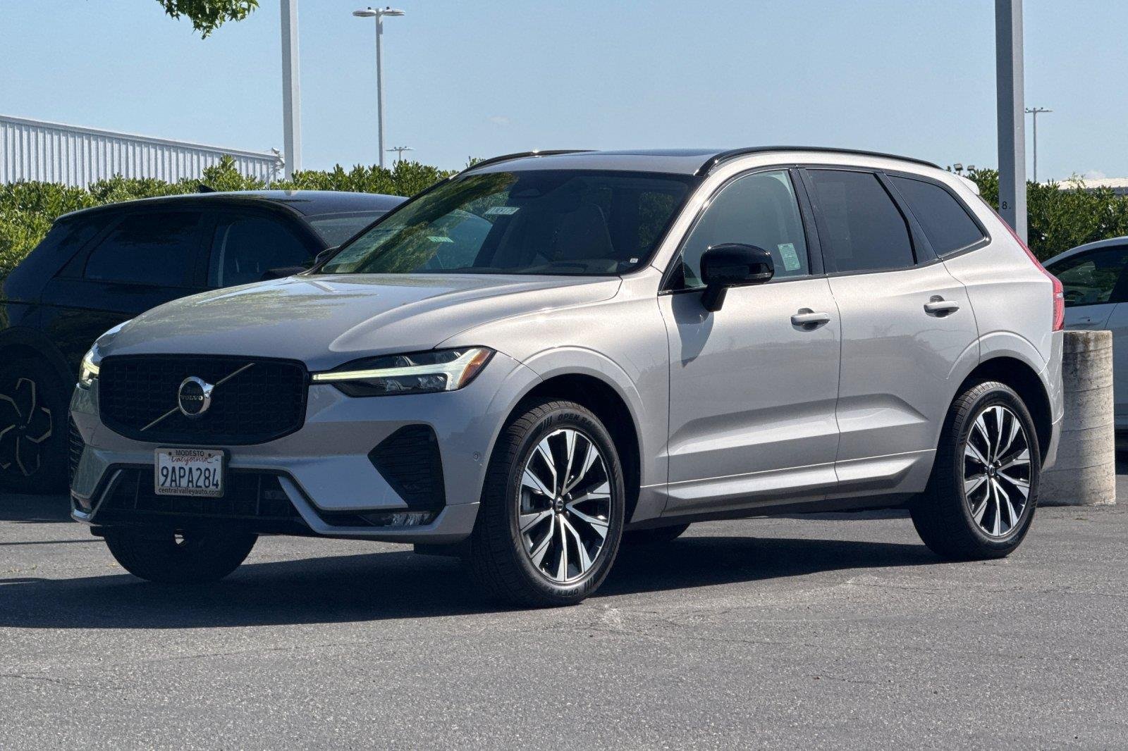 Used 2023 Silver Dawn Metallic Volvo Plus Dark Theme image 8