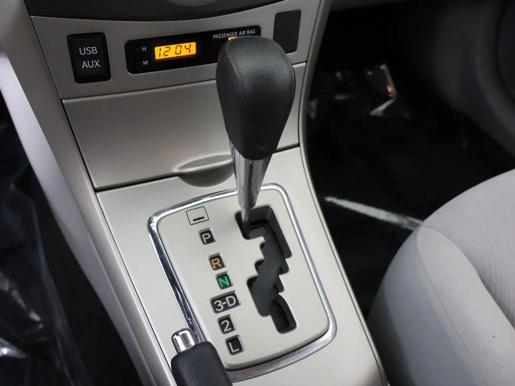 Used 2011 Silver Toyota LE image 37
