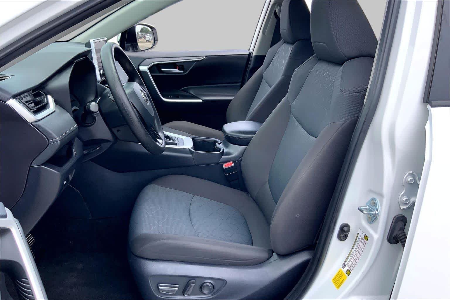 Used 2025 Ice Cap Toyota XLE image 8